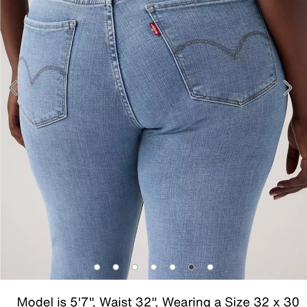 Levi's Women's Cropped Light Blue Jeans - Picture 7 of 16